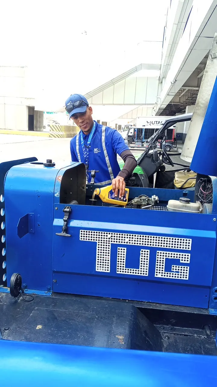 Mantenimiento preventivo de un equipo de apoyo terrestre de JMC